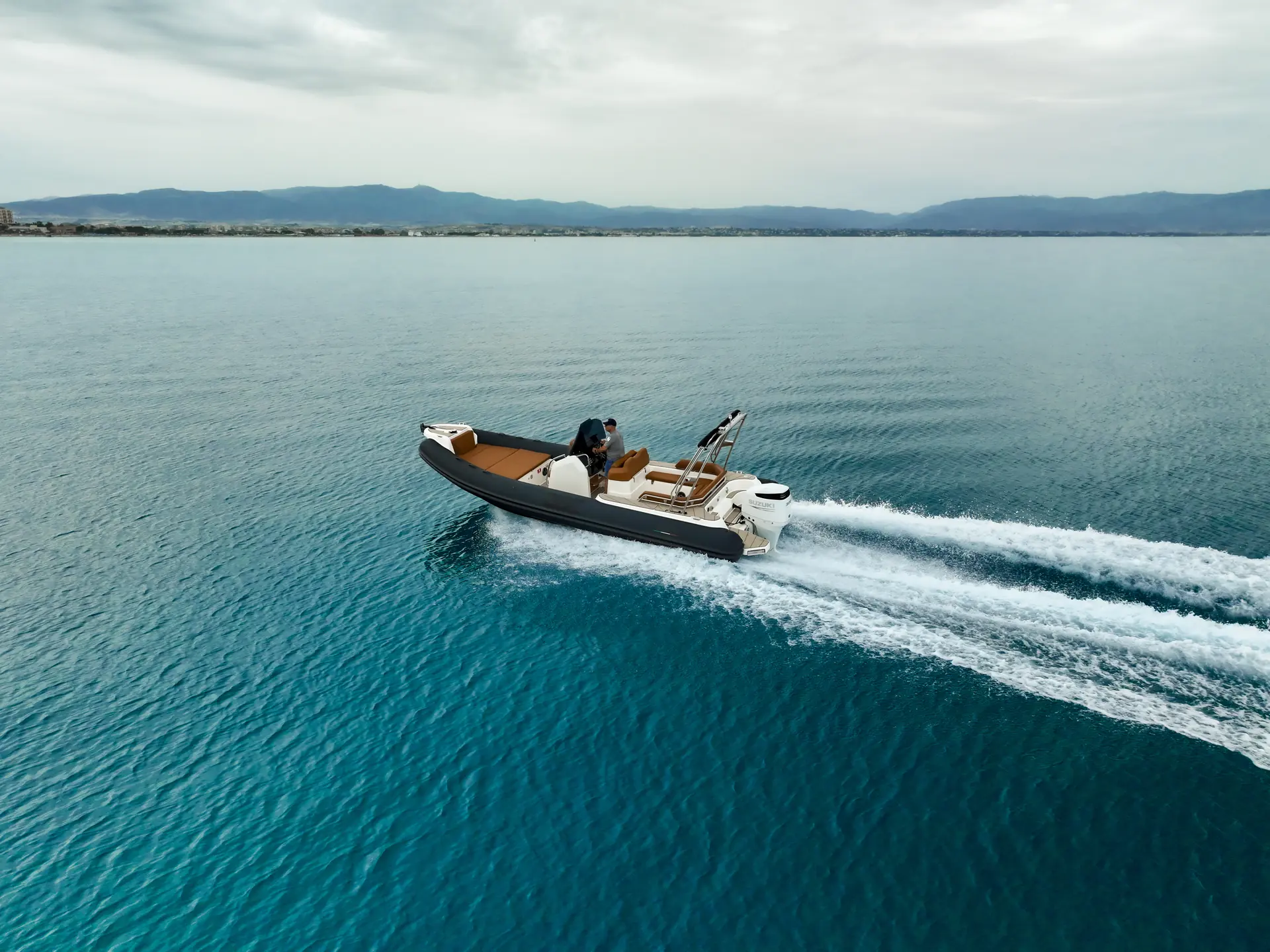 Das Schlauchboot BSC 78 in Fahrt im Golf von Cagliari